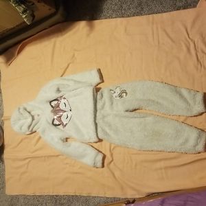 Girls size 5/6 fuzzy outfit